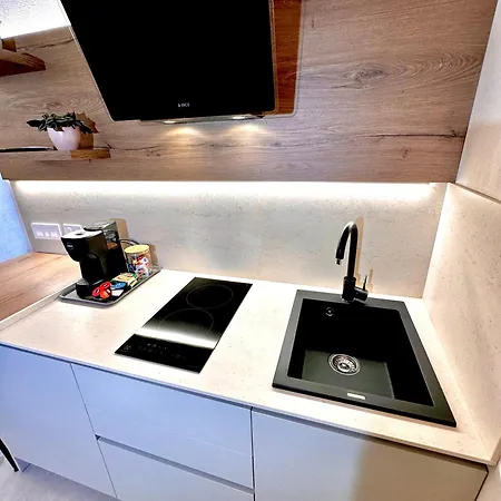 Room2cento46 アパート モーディカ