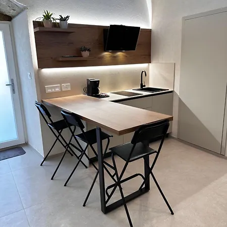 Room2cento46 アパート モーディカ