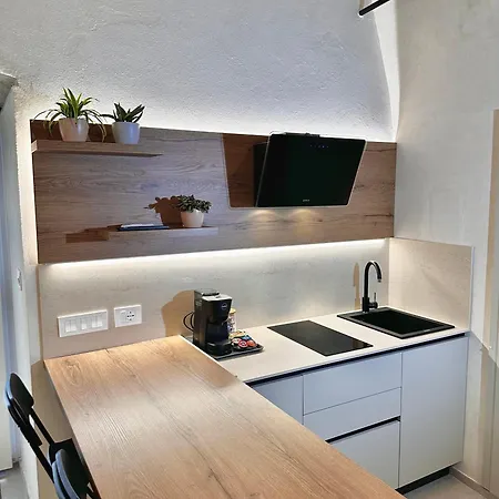 Room2cento46 *